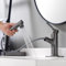 Laz Home Robinet d'évier de salle de bain avec pommeau pulvérisateur extensible - Mitigeur de lavabo à une poignée - Rabattable - Cascade - Bec rotatif - Assemblage de vidage généralisé - Gris