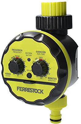 Ferrestock FSKPRO002 programador de riego, regula frecuencia y duración del riego, riego manual, botón DELAY, rosca superior de 3/4 y salida con racor rápido