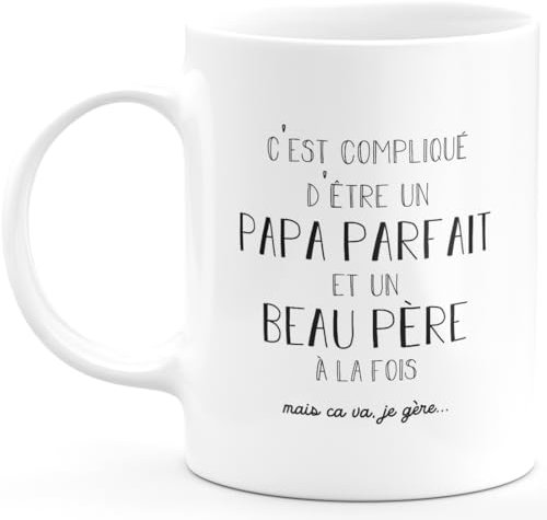 quotedazur - Mug C'est Compliqué D'être Un Papa Parfait Et Un Beau-Père Mais Ça Va Je Gère - Blanc/Céramique