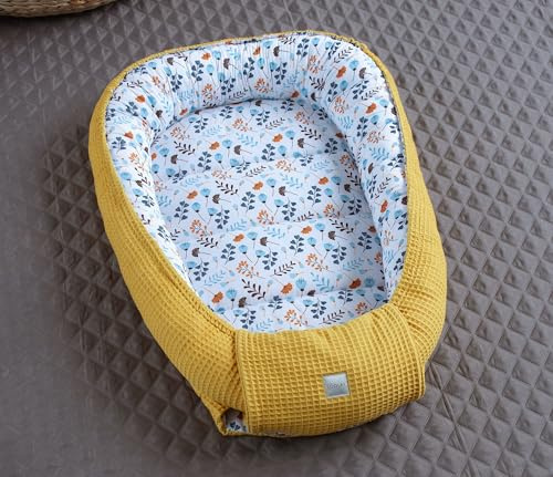 LOOLAY Babynest 85 cm x 60 cm - Baby nestchen aus Waffelpique Bio- Baumwolle - Babynestchen Neugeborene Handmade EU - Waffelpique Senfgelb/Blumen Blau