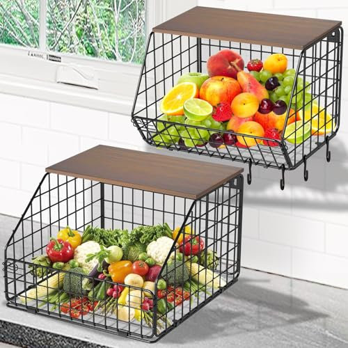 YADOBIG 2 Pièces Corbeille à Fruits Suspendue, Panier a Fruit en Métal Cuisine Avec 4 Crochets et Couvercle en Bois, Empilable et Mural pour Stockage des Fruits et Légumes, Noir, 1 Grande 1 Petite