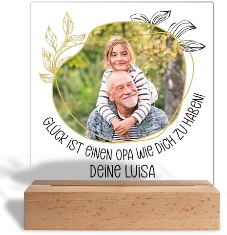 True Statements Personalisiertes Glasbild mit Foto und Namen „Glück ist einen Opa wie dich zu haben!“ - Acrylglas inkl. Holzsockel - 15x18 cm - Foto-Geschenk, Acrylaufsteller mit LED-Sockel