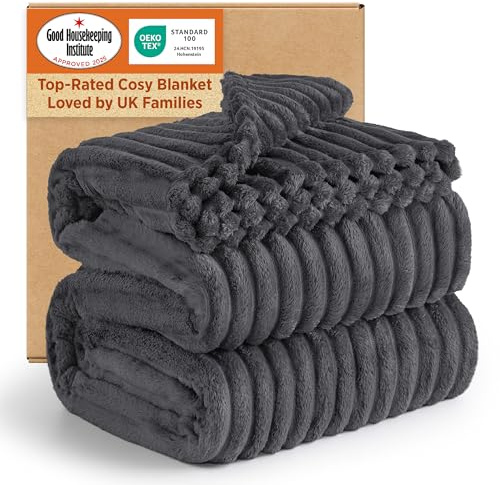 Bedsure Fleece King Size Blanket - Fluffy Bed Throw, Dark Grey, 230x270 cm | Striped Soft Cute and Cosy, Lightweight Warmth, Perfect for Room Decor, Travel, Camping, Gifts for Women and Girls