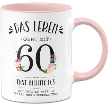 Tassenbrennerei Tasse - Das Leben geht mit 60 erst richtig los - Kaffeetasse mit Spruch lustig zum Geburtstag als Geburtstagsgeschenk für Frauen, Freundin, Kollegin - Geburtstagsdeko (Rosa, 60)