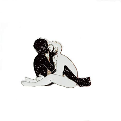 CARRYKT Man and Man Kissing Pins Embrace Gay Love Broche Blanc Noir Hommes Badges Amant