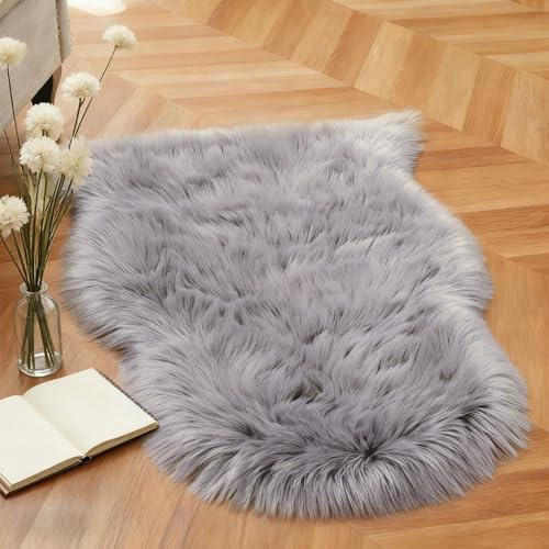 twirush Faux Lammfell Schaffell Teppich 60x90 cm, Lammfellimitat Teppich Flauschiger Weicher Longhair Fell Lammfellimitat Carpet für Stühle Sofa Schlafzimmer Kinderzimmer (Grau, Unregelmäßig)