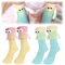 BelleVive 2 Paar Händchenhalten-Socken, lustige magnetische Paar-Socken für beste Freunde, Liebhaber, Jahrestage, Halloween, Weihnachtsgeschenke, Blau + Gelb