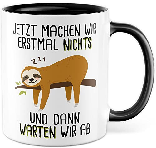 Tasse Faulheit Geschenk, Jetzt machen wir erstmal nichts - und dann warten wir ab Geschenkidee Kaffeetasse mit Spruch lustig Kaffee-Becher Witztasse faul Faultier (Weiß/Schwarz)