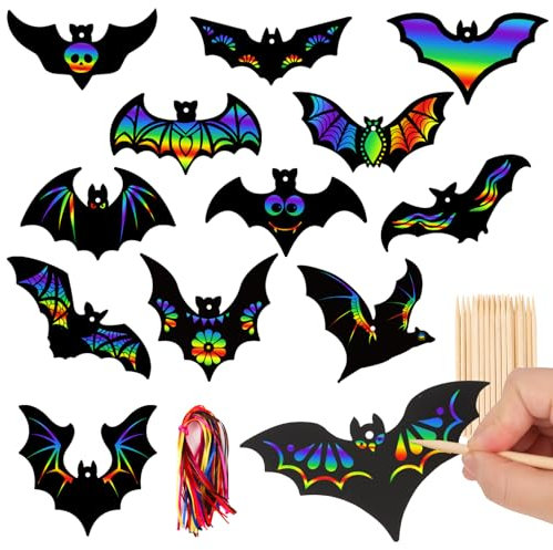 BETESSIN Halloween Kratzbilder für Kinder - 48 Stück Fledermaus Kratzpapier mit Bändern und 24 Holzstiften - Halloween Bastelset für Kinder Kunstwerk, Mitgebsel und Beschäftigung Kindergeburtstag