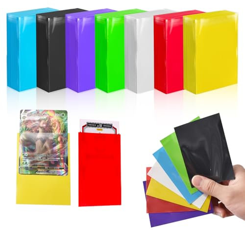 Cyiecw 700 Stück Weiche Sammelkarten Hüllen, 68 x 93 mm Standardgröße Sammelkarten Einsteckhüllen, Card Sleeves Kartenhülle Perfekte Passform für Sammelkarten, Sportkarten, Spielkarten