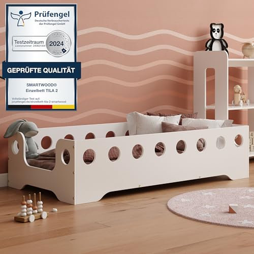 smartwood Kinder Bodenbett 90x200 cm – Kinderbett in Weiß lackiert aus umweltfreundlichem Holz mit Rausfallschutz – Montessori Bett mit wählbarem Einstieg – Max. Belastung 230 kg – TILA 4B