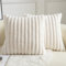 Mandioo 2er Set Kissenbezug gestreiftes Künstlich Pelz Superweich Kissen Flauschig Modern Kissenhülle Deko Sofa Wohnzimmer Schlafzimmer Kissenbezüge 40 x 40 cm Cremeweiß