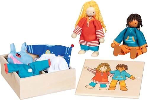 goki 51482 - Klamottenkiste Fynja & Fabio aus Holz und Textil, nachhaltige Holzfiguren und passende Kleidung, robuste und bewegliche Holzpuppen für Kinde inkl. Holzbox, 20er Set, ab 3 Jahre