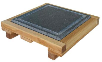 Piedra volcánica siciliana con drenaje, cuadrada 25 x 25 cm, con soporte de madera de haya, extraíble, placa refractaria para cocinar (25 x 25 cm)