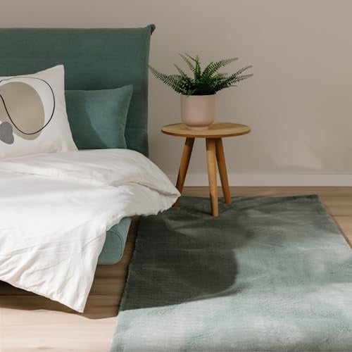 benuta Basic Kunstfaser Fellteppich Furry - Grün 80x300 cm - Weicher Wohnzimmerteppich - Anti-Rutsch-Rückseite - Waschbar - Für Fußbodenheizung geeignet