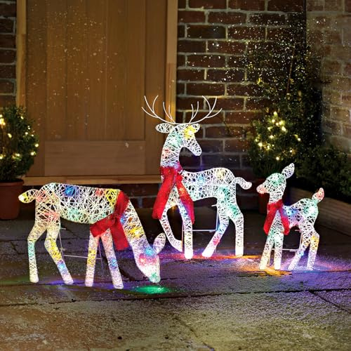 3 PAGEN® LED-Rentierfamilie 3-TLG. – Batteriebox mit IP44 Schutzart – LED-Rentier – farbenfrohe Weihnachtsdekoration – für drinnen & draußen – 6/18 Stunden Timer