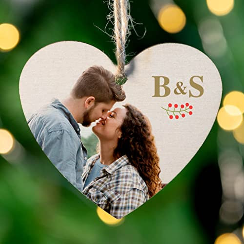 Wanapix | Adorno Navidad de Madera Personalizado | Adorno para Árbol de Navidad Personalizado con Foto | Bola de Árbol con Forma Original | Incluye Cuerda de Yute para Colgar | Corazón