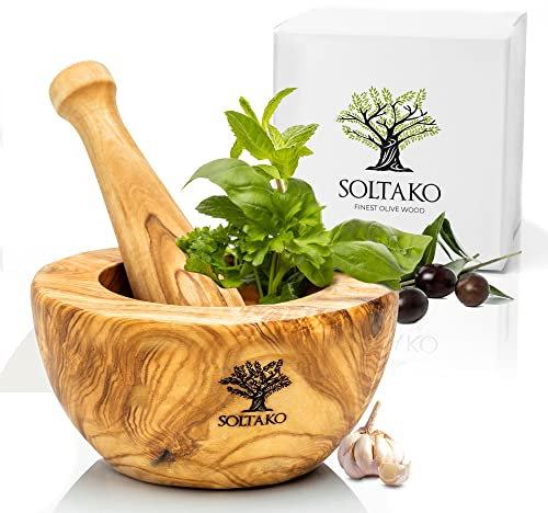 SOLTAKO Mortero y Maja Madera de Olivo - Mortero cocina, Juego de mortero y mano de madera de olivo - Molinillo para pimienta, especias, hierbas - Cuenco Robusto - Cocina Artesanal - Ø 12 cm aprox.