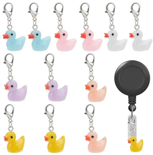 WEBEEDY 12 Stück 6 Farben Abzeichenhalter Schmuckherstellung Anhänger Schöne Mini-Enten-Ausweishalter-Anhänger Für Ausweis, Namensschild, Ausweishalter, Büro, Schule, Abschlussfeier