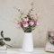 BLOSMON Künstliche Blumen Keramik Vase: Rosa Rose Künstliche Blume Rosen Blumenstrauß im Weiß Topf für Geschenk Zuhause Deko Bürodeko Wohnzimmer Tischdeko Hochzeit Dekoration