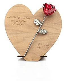 Forging Art Bcn® Rosa de Hierro Forjada a Mano sobre Placa de Madera en Forma de Corazón con Grabado Personalizable- Regalo Día de la Madre, San Valentín, Bodas de hierro (6 aniversario) (Nogal)