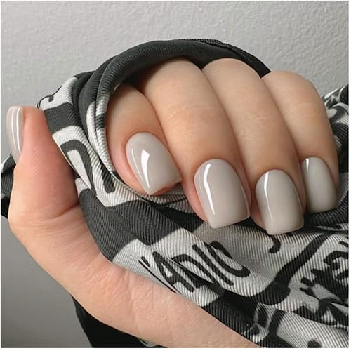 24 Pièces French Press on Nails Courts Faux Ongles Court Pur Appuyez sur les couleur unie des ongles Collez sur les ongles pour les femmes et les filles (gris)