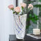 Glas Blume Vase, 24cm hohe Moderne Minimalistische Glasvase Mordische Kristall Dekorative Handgemachte Blumenarrangement für Home Office Dekor, Geschenk für Hochzeit Housewarming feiern (Bunt-2)