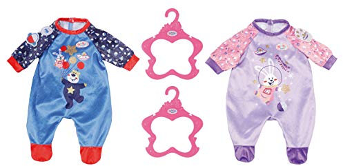 Zapf Creation 831090 BABY born Happy Birthday Strampler- Puppenstrampler in blau rot oder rosa lila, kuschliger Einteiler für 43 cm Puppen mit kosmischen Motiven, Farbe nicht wählbar, 1 Stück
