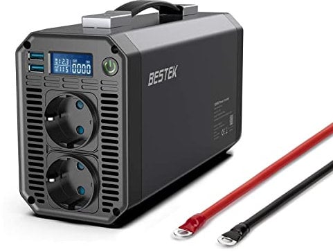 BESTEK Wechselrichter 1200W/12v 230v Spannungswandler Umwandler mit 2 USB 21W, 2 DE-Steckdosen und 1 LCD-Bildschirm, 1 Paar Batterieklemmen und 4 Sicherunge, für Urlaubsreisen im Freien