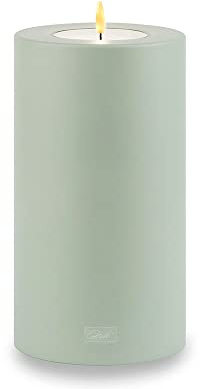 Qult FARLUCE Trend Colour • ∅ 8 cm • Teelichthalter in Kerzenform • Kerze • Kunststoffkerze in Kerzenoptik • Teelichtkerze mit Teelichteinsatz • inkl. 1 Teelicht (Ø 8 x h 18 cm, Wüstensalbei)