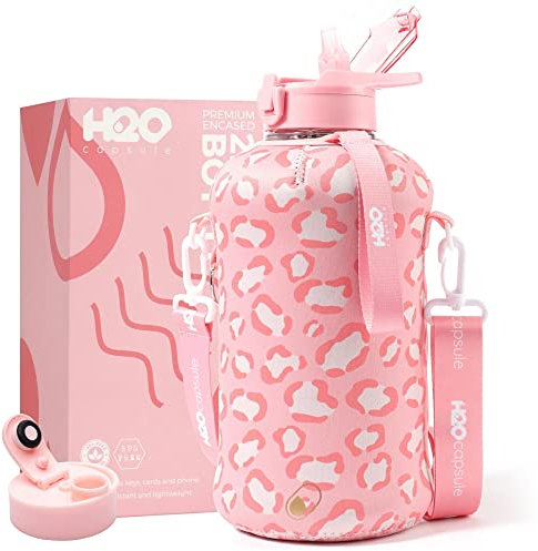 H2O Capsule 2,2 l Wasserflasche mit Aufbewahrungstasche und abgedecktem Strohhalm-Deckel – BPA-frei, großer wiederverwendbarer Getränkebehälter mit Griff – großer Sportkrug, 2,2 Liter, rosa Leopard