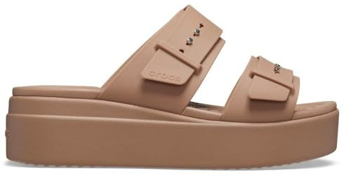 Crocs Damen Brooklyn Buckle Low Wedge Sandal, Latte, 34/35 EU