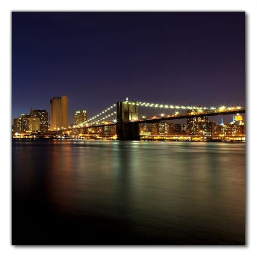 Wallario Selbstklebende Möbelfolie/Tischdecke für Innen und Außen, Größe: 60 x 60 cm - New York Skyline - Brooklyn Bridge und Manhattan am Abend