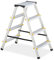 Relaxdays Trittleiter klappbar, 4 Stufen, Aluminium, 150 kg, beidseitig begehbar, H x B x T: 81,5 x 43,5 x 78 cm, Silber