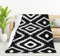 HGOD DESIGNS Schwarz-weiße sich wiederholende geometrische Fliesen mit gepunkteten Rhombus-Flanell-Fleece-Bettdecke, Überwurf, Decke, leicht, gemütlich, Plüschdecke für Schlafzimmer, Wohnzimmer, Sofa,