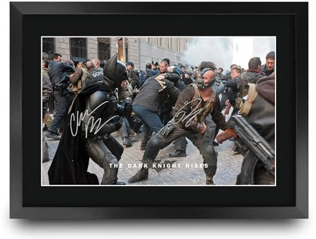 HWC Trading The Dark Knight Rises Scene 3 Geschenke Geducktes Signiertes Autogramm Foto für Fans von Film Memorabilien - A3 Gerahmt
