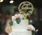 Birdart Box® Tortenstecker für deine Hochzeit – hochwertiger Tortenstecker aus Holz, moderner Cake Topper mit Namen und Hochzeitsdatum (Gold)