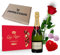 Familycom Regalo San Valentin Hombre, Mujer - Caja Roja Nestle y Moët & Chandon - Cesta Original con Bombones de Chocolate Para Regalar, Flor Roja, Cava, Vela y Bomba de Baño.
