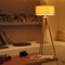 Aigostar Lámpara de Pie Salón Vintage de Madera Trípode, Pantalla de Lino, con Bombillas E27 LED, 4000K Luz Natural, 840LM, 9W, Interruptor de Pie, Estilo Nórdico