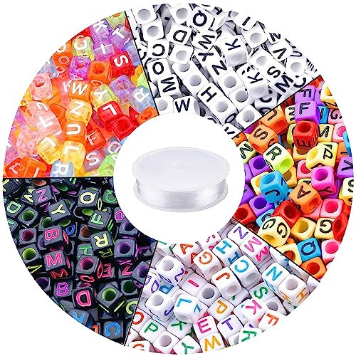 Augshy 1400 Stück 5 Farben Acryl Buchstabenperlen Würfel Alphabet Perlen mit 1 Rolle 50M Kristall Schnur für Schmuckherstellung (6mm)