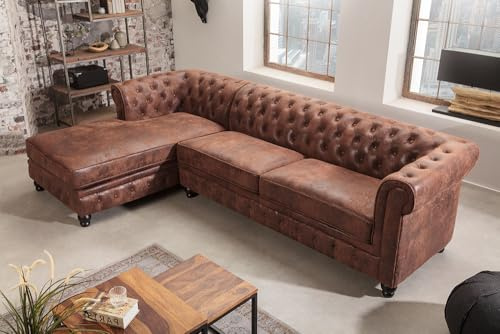 Ecksofa CHESTERFIELD - 270cm - antik braun - Microfaser Holzfüße | Taschenfederkern, Nosagfederung, Knopfheftung, Ziernieten, Rundum-Bezug, englischer Stil, pflegeleicht