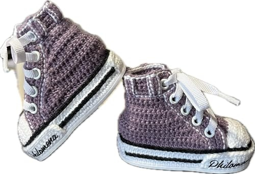 La Tata MO Personalisierte Gehäkelte Baby-Sneakers – Kostenloser Name – Handgemachte High Top Sport-Erstschuhe mit Schlaufen – Gehäkelte Neugeborenen-Babyschuhe für Jungen und Mädchen