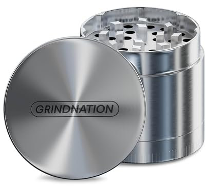 GRINDNATION Grinder Premium de acero inoxidable, 40 mm, pequeño, 4 piezas, colador extraíble, procesamiento preciso y duradero, mecanismo afilado, juego con cepillo y raspador (40 mm)