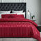 YASMENG Housse de Couette Satin 240x260 Rouge Rayé Brillant Deluxe Parure de Lit Satin Doux Soyeux Soie Linge de Lit 2 Personne Adulte avec Fermeture Éclair avec Taies d'oreiller 65x65 cm
