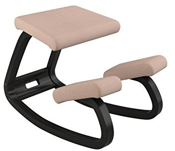 Varier Variable balans - Der originale Kniestuhl, optimal fürs Arbeiten zuhause - Stoff apricot und Holzteller schwarz lackierte Esche