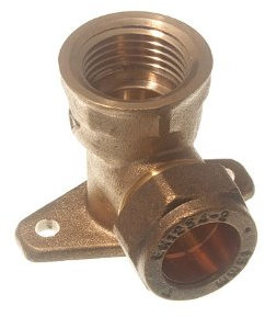 3 coudes muraux pour robinets extérieurs.