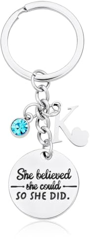 BUTBU Schlüsselanhänge, Buchstabe Schlüssel für mädchen, mit Gravierte Schriftart, Frauen Keychain Geschenk für-Mädchen Schwester Tochter Junge Absolvent Weihnachten, Party Dekorationen