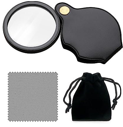 PFLYPF 1 Stück 20-fache Lupe, 1 Wischtuch und 1 Aufbewahrungstasche, tragbares Mini-Handgerät, klappbare rotierende Lupe, mit schützender Ledertasche, zum Lesen für ältere Menschen, Scheck (schwarz)