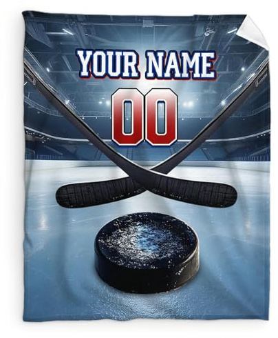 GiftRomance Personalisierte Hockey-Decke – 153x127 cm, Flauschige Flanell-Decke mit Namen, Geschenk für Eishockey-Fans, Kuschelige Sofadecke für Jungen, Mädchen, Zuhause