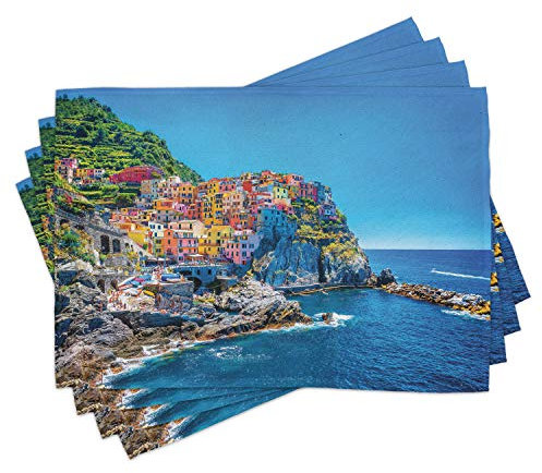 Lunarable Wanderlust Tischsets 4er Set, Mediterranes Meer Traditionelles italienisches Design Cliff Coastline View Mountain, waschbare Stoff-Platzsets für Esstisch, Standardgröße, Gelb Rosa